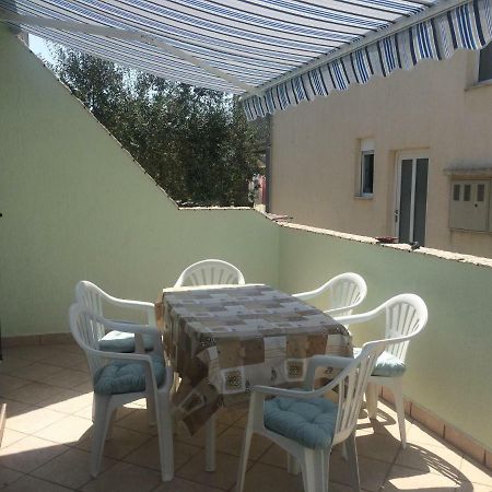 Obiteljski Apartman Filip U Blizini Plaze Za Djecu Palit Exterior foto