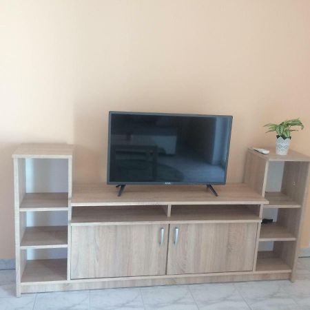 Obiteljski Apartman Filip U Blizini Plaze Za Djecu Palit Exterior foto