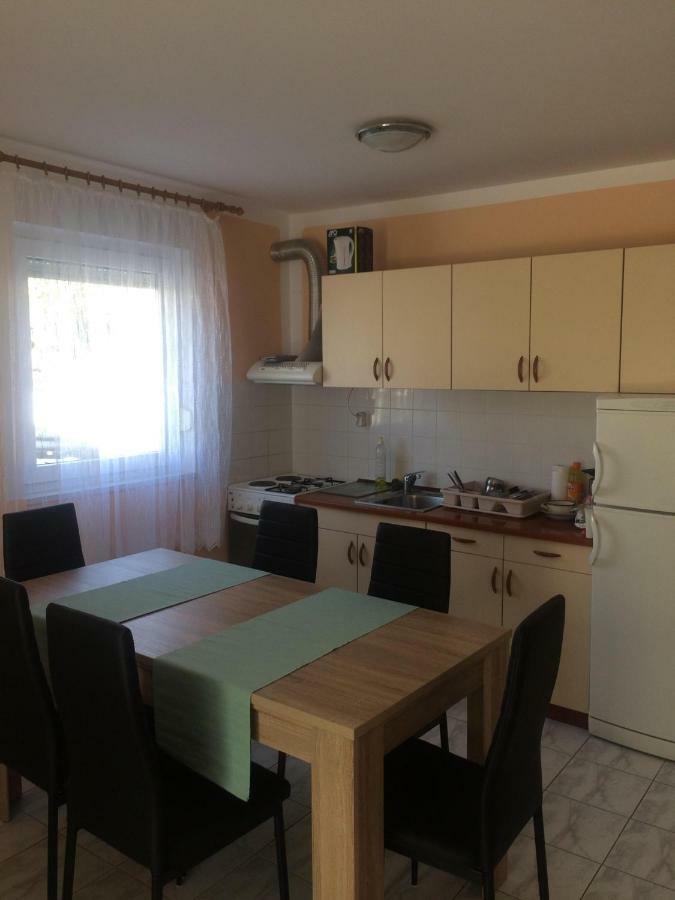 Obiteljski Apartman Filip U Blizini Plaze Za Djecu Palit Exterior foto