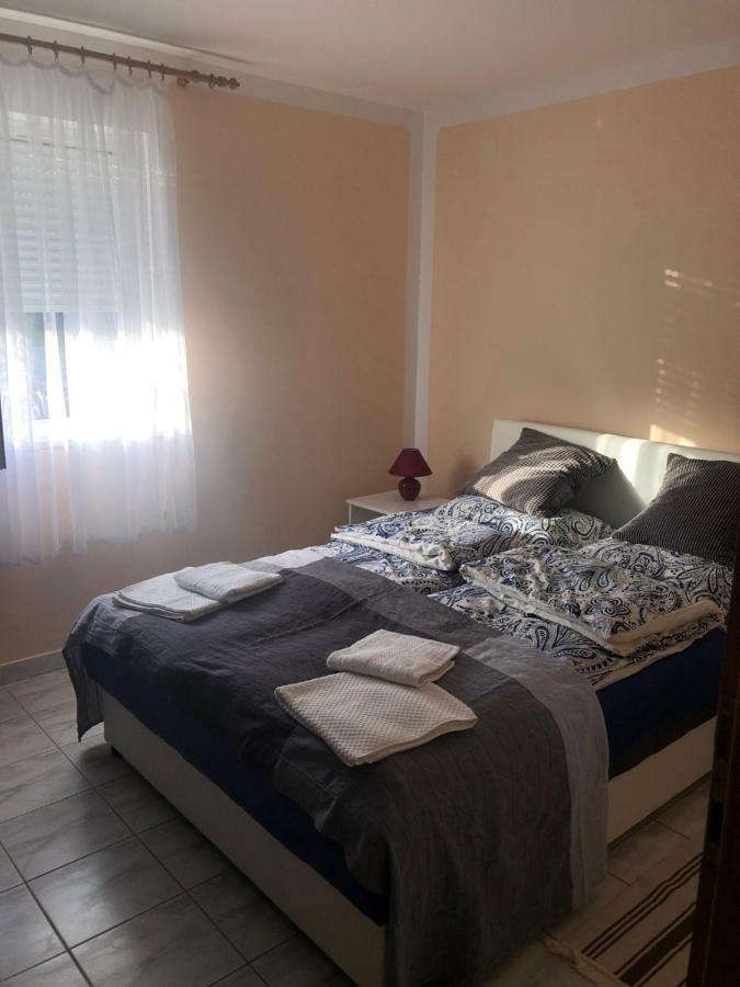Obiteljski Apartman Filip U Blizini Plaze Za Djecu Palit Exterior foto